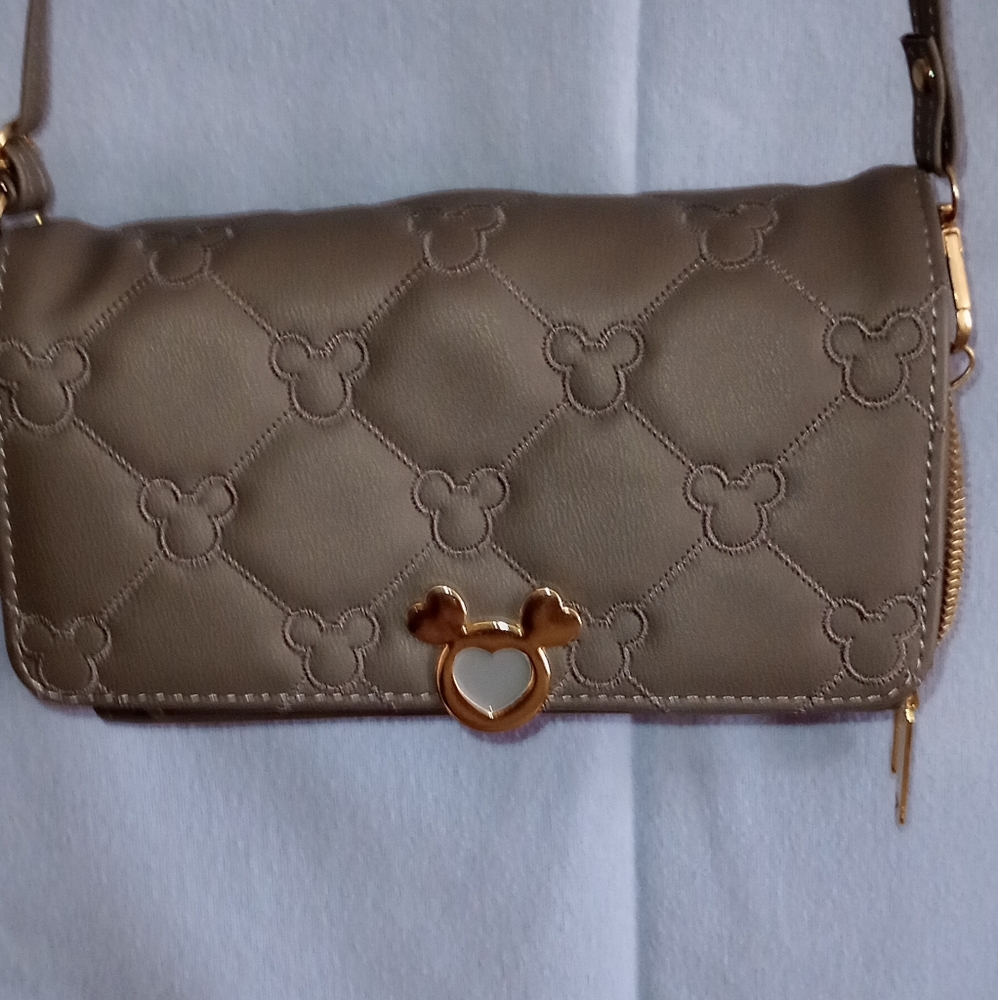 E&G Forever NWOT small gray crossbody